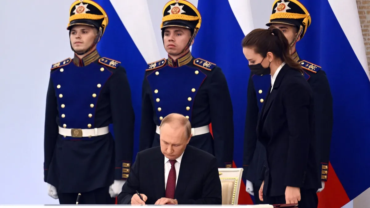 Путин подписал федеральные конституционные законы о принятии ДНР, ЛНР, Запорожской и Херсонской областей в состав России