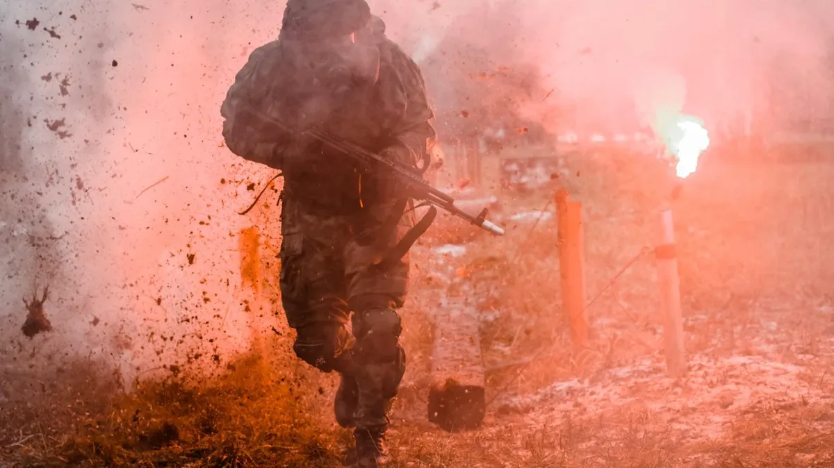 Российские пограничники в БТР подорвались на мине в Курской области