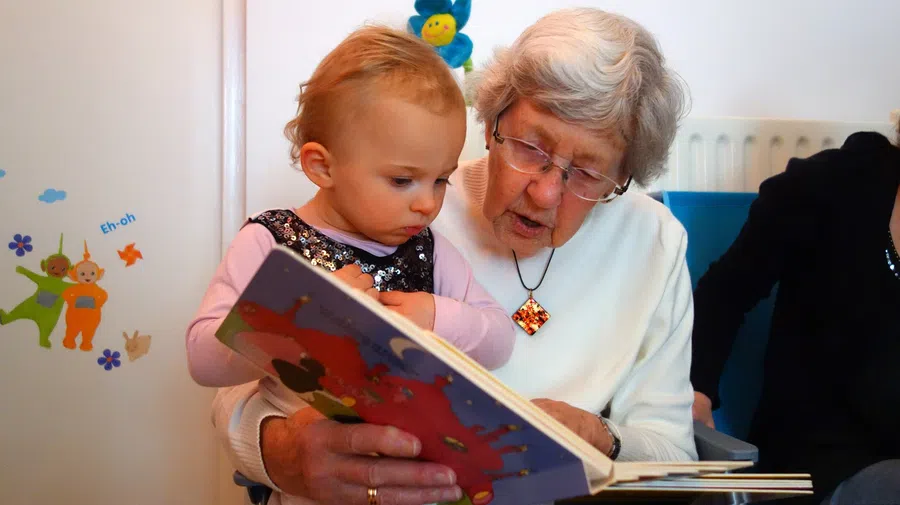 Американские исследователи научно доказали пользу бабушек