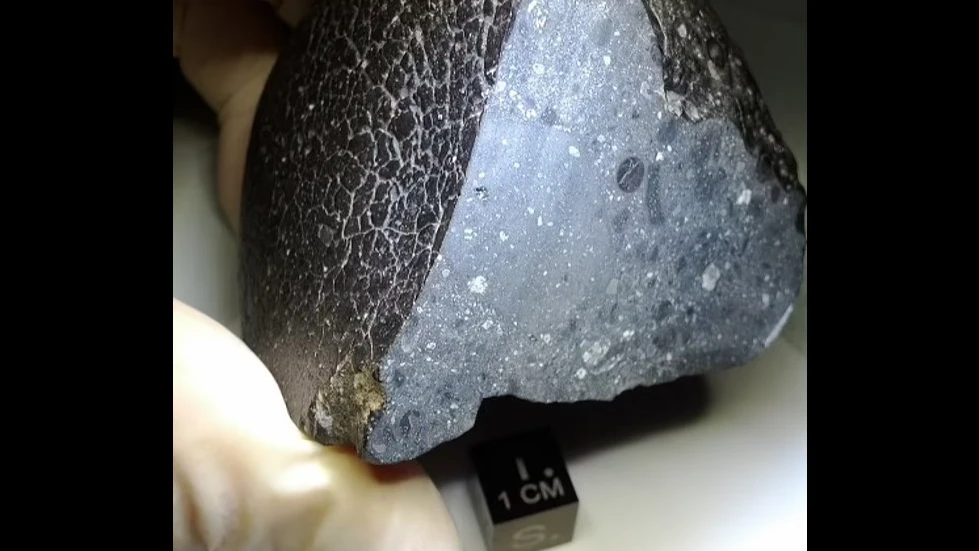 Метеорит «Черная красавица»: таинственный камень с Марса, обнаруженный в пустыне Сахара, был выброшен из марсианского кратера Каррата 5–10 миллионов лет назад
