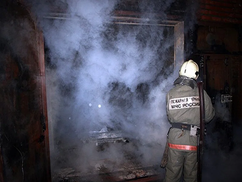Гараж выгорел в р. п. Линево Искитимского района: Пожар потушили за час