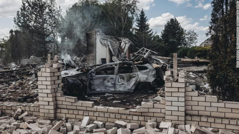Президент Украины Владимир Зеленский объявил обязательную эвакуацию жителей Донецкой области