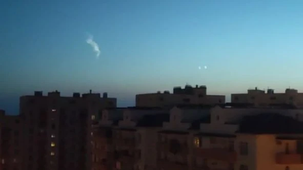 В Севастополе российские ПВО вновь отражают атаки беспилотников – видео с места происшествия