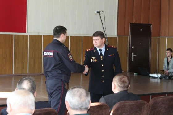 Полицейских поздравили