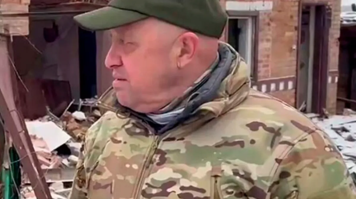 Пригожин сообщил о поставках боеприпасов для ЧВК «Вагнер» после публикации фото 
десятков трупов убитых на Украине вагнеровцев