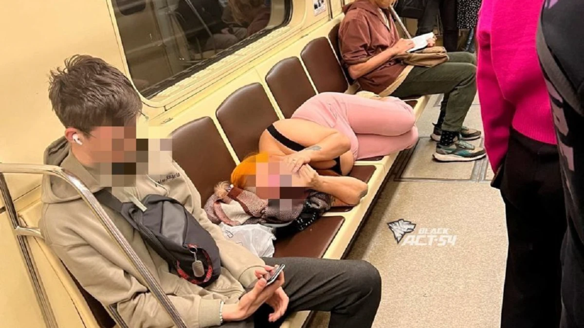 «Перепутала с плацкартом» Полуголая женщина разлеглась в метро Новосибирска