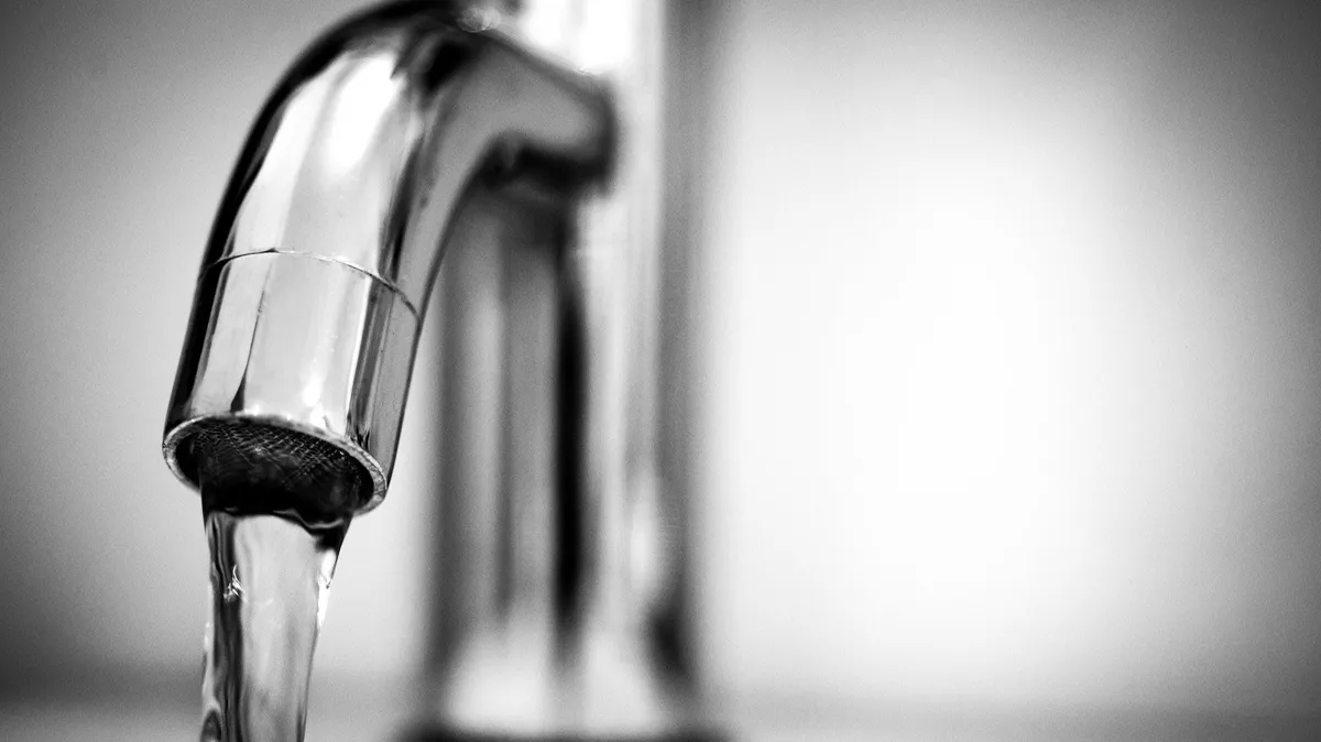 Горячую воду периодически отключают во всех регионах России. Фото: Pixabay.com