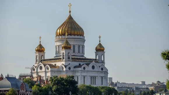 Пьяный мужчина решил «смыть грехи» и устроил потоп в храме Христа Спасителя в Москве