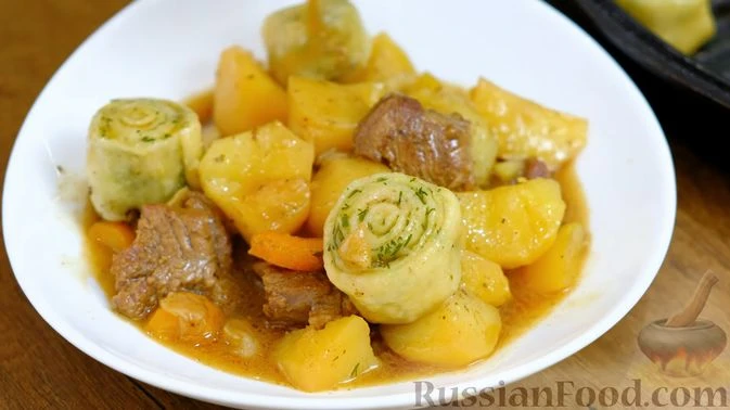 рецепт Нудли (штрудли) с тушёной картошкой и мясом