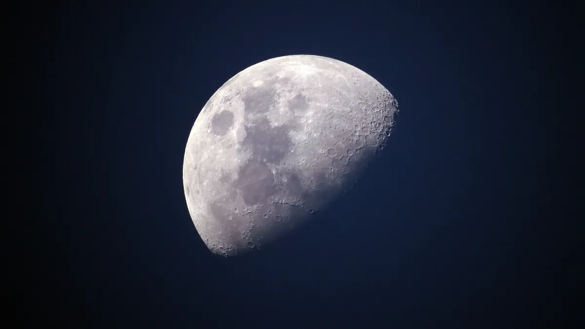 Длиться Лунное затмение будет с 11.01 до 16.56 по московскому времени. Фото: www.piqsels.com