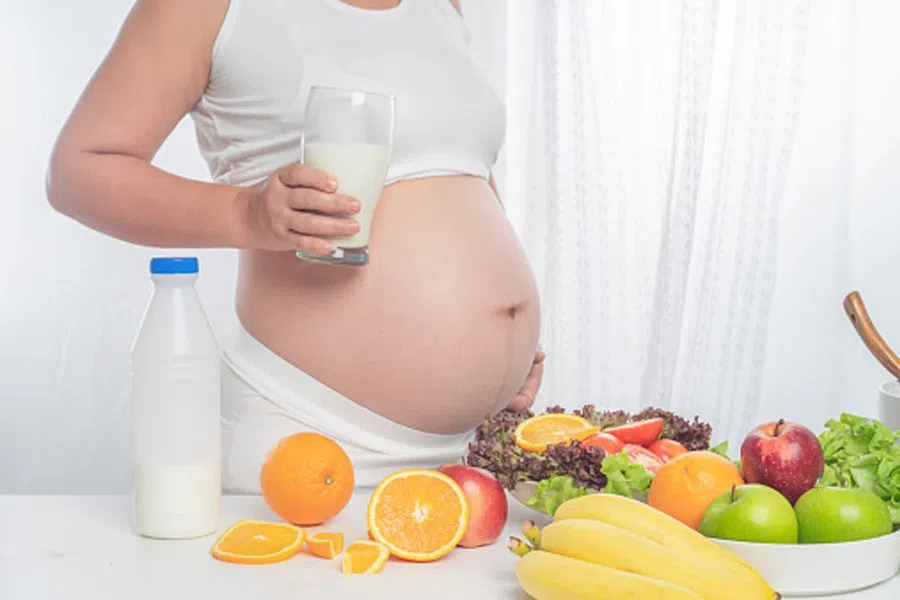 Детское ожирение связано с неправильным питанием матери до беременности