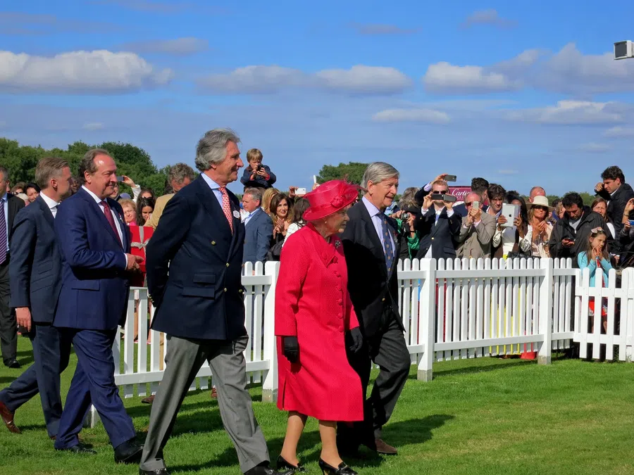 Британская королева Елизавета II покидает свой пост