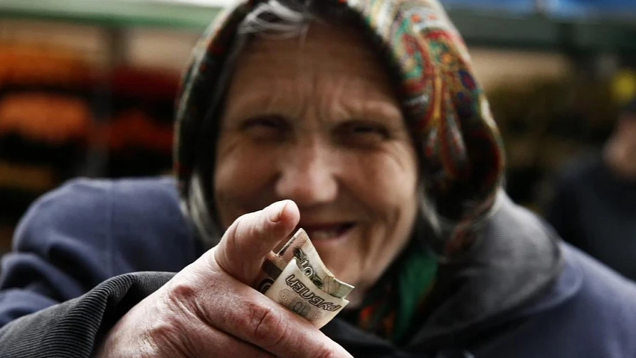 В России запретят списывать прожиточный минимум с пенсионеров-должников