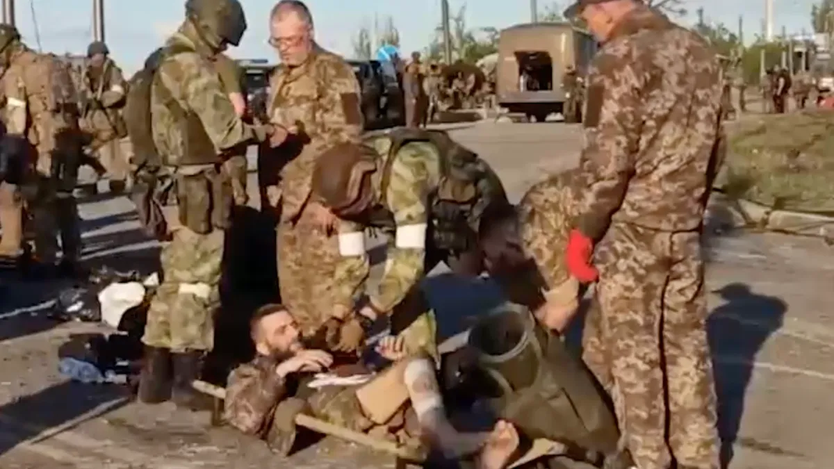 Видео-кадры сдачи в плен боевиков «Азова»*. Фото: стоп-кадр телеграмм-канал SHOT.