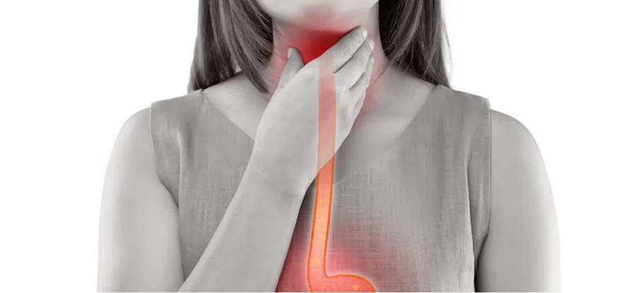 Минздрав назвал основные симптомы омикрона: першение в горле и миалгия
