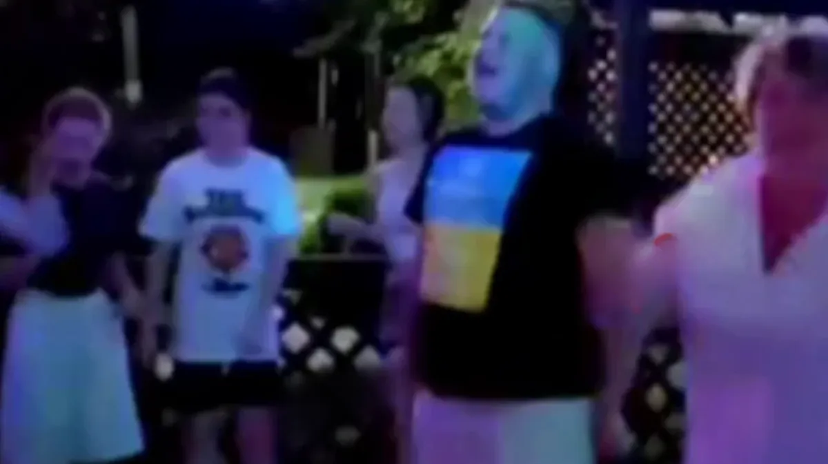 Мужчину в футболке с оскорблением президента России Путина избили на дискотеке в Сочи