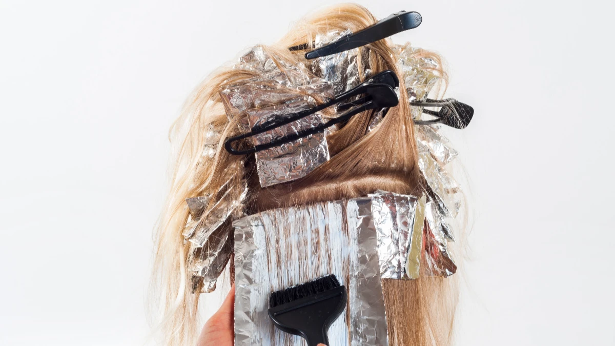 Стрижка и окрашивание в июле 2022: информация о каждой дате для россиян – когда волосы будут лучше расти и блестеть