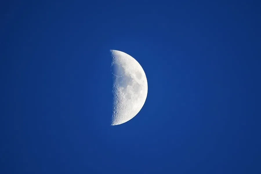 луна