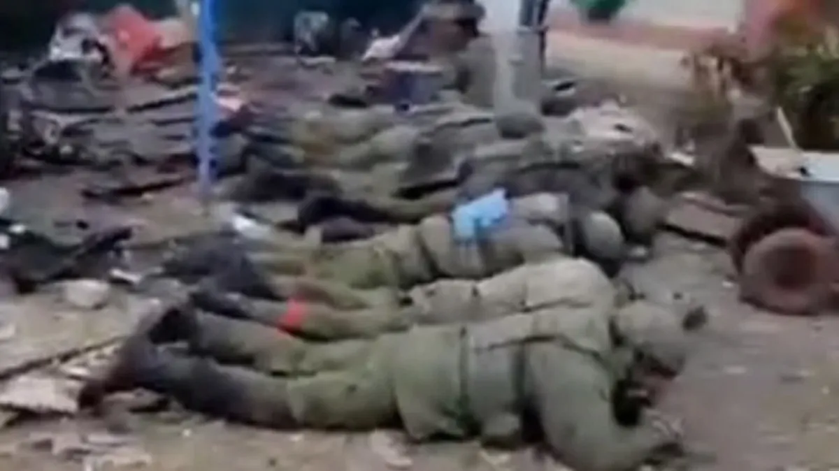 Бойцы ВСУ расстреляли 12 российских военнопленных. Фото: кадр из видео