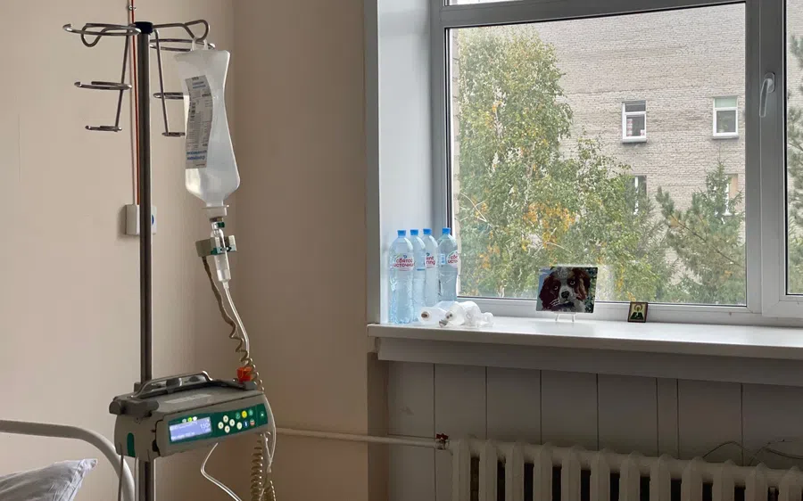 В Искитиме за выходные от коронавируса сгорели 8 человек, заявил главврач ЦГБ Алексей Кайгородов. Медики готовятся вакцинировать детей и подростков