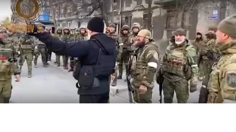 Чеченские бойцы действуют четко, слушая командира. Фото: стоп-кадр с видео Рамзана Кадырова