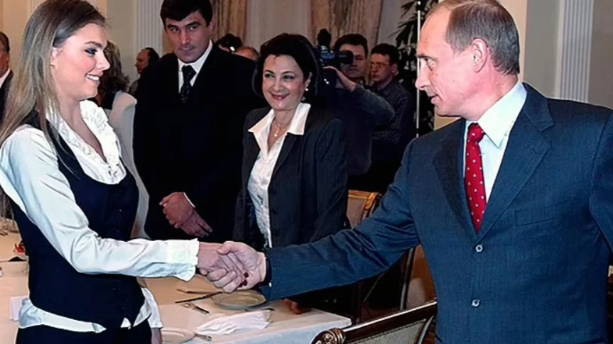 В Daily Mail выдвинули предположения о третьем ребенке Владимира Путина. Связь с Алиной Кабаевой неоднократно отрицали в Кремле. Фото: Кремлин.ру