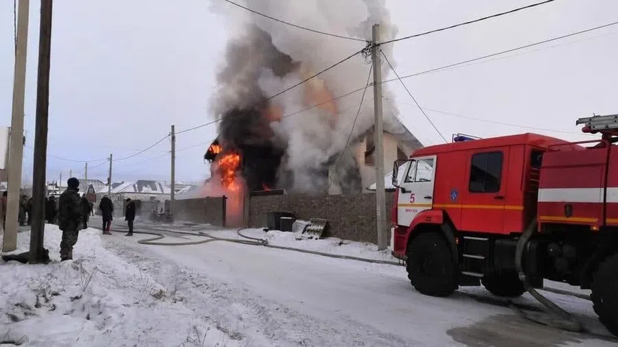 В Иркутске погибли пять человек погибли на пожаре в первый день нового 2022 года. Среди погибших 11-летний ребенок