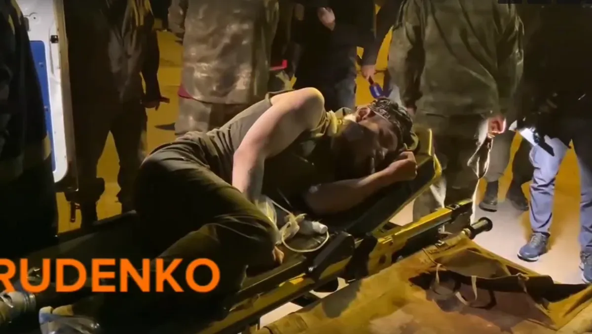Первых раненых с завода «Азовсталь» привезли в Новоазовск. Фото: скриншот с видео Андрея Руденко