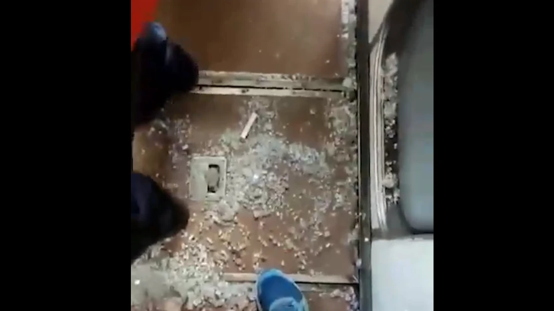 Осколки стекла на полу, шокированные машинисты. В сети появилось видео последствий взрыва на железнодорожном перегоне в Брянской области