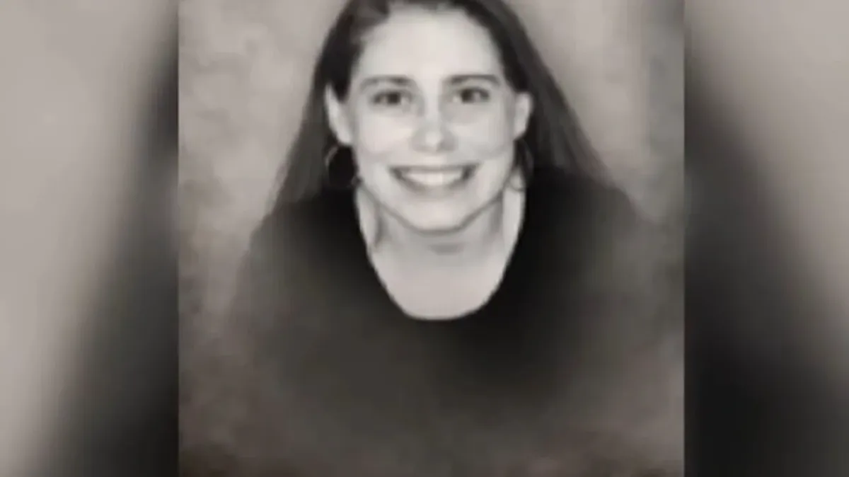 В США Лейси Флетчер вросла в диван и так жила 12 лет. Ее нашли мертвой в яме мочи и фекалий
