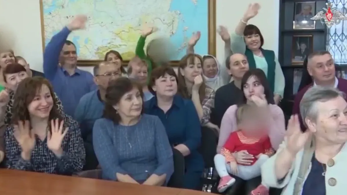 «У нас все хорошо. Не болеем, не кашляем» Мобилизованные вышли на связь с родственниками из Татарстана – трогательное видео