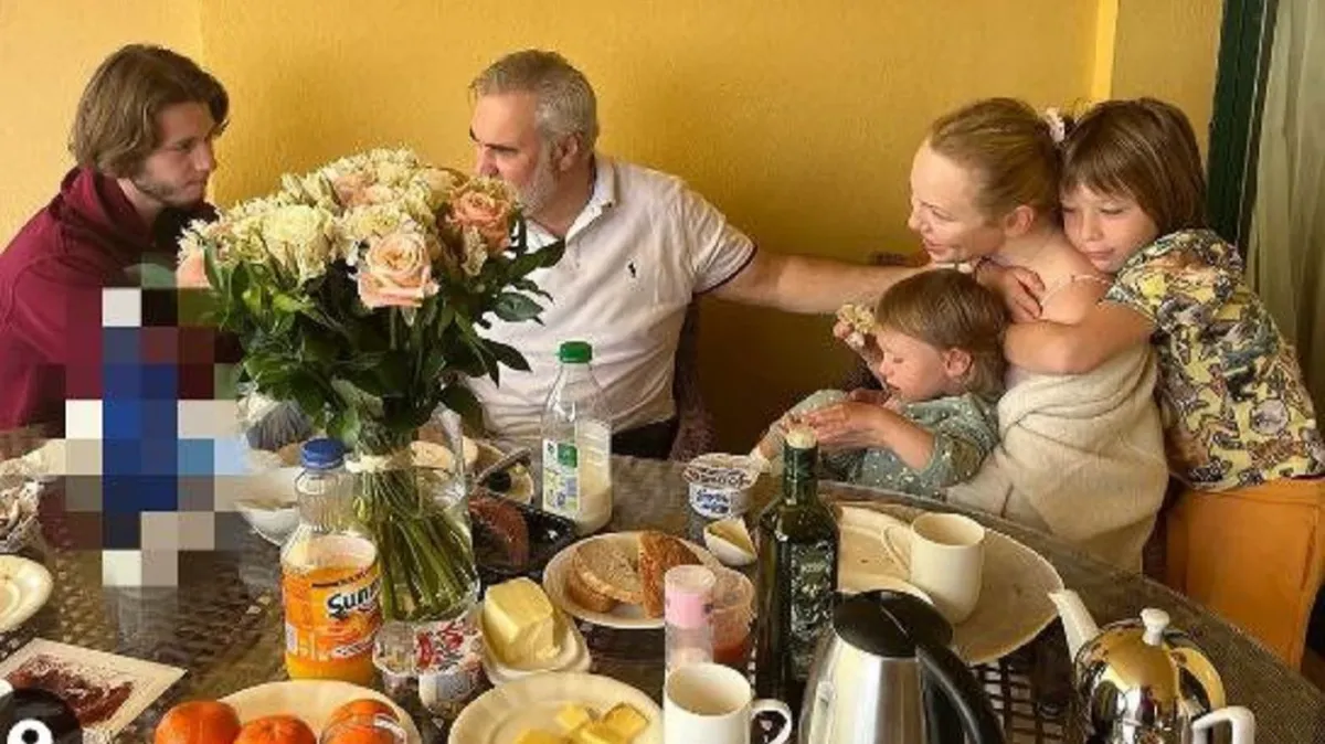 Старший похож на папу, двое младших – копия мама: Меладзе и Джанабаева раскрыли лица детей