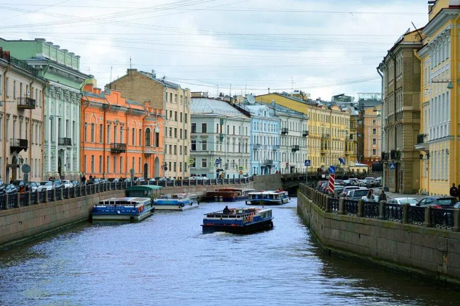 Жесткий локдаун ввели из-за коронавируса в Санкт-Петербурге с 17 июня 2021