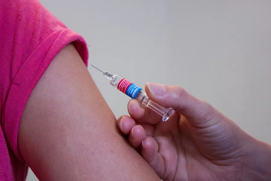 Роспотребнадзор заявил о введении штрафов за отказ от вакцинации