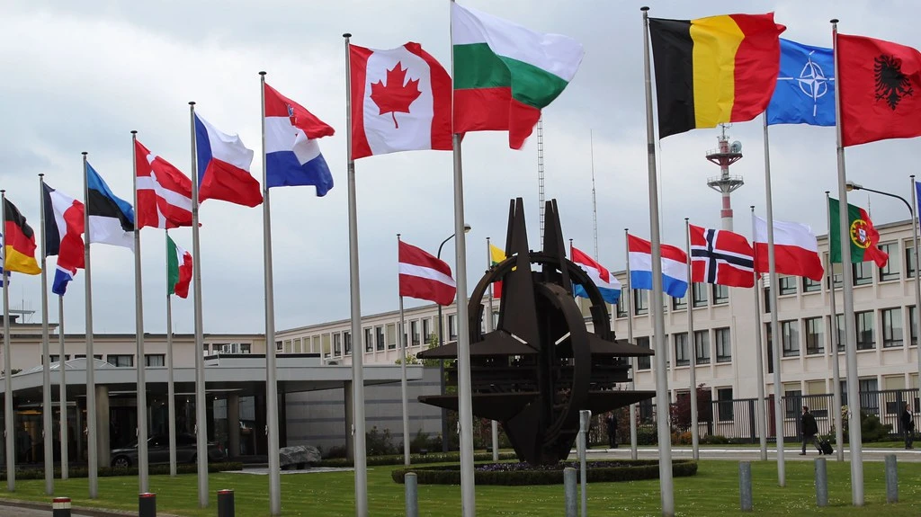 НАТО может разместить войска под Санкт-Петербургом в случае вхождения в ее состав Финляндии. Фото: wordpress.org