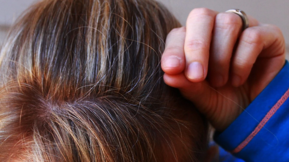 Эксперт назвал главную ошибку женщин с седыми волосами – выглядят намного старше 
