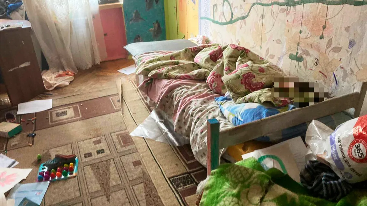 Истощенного первоклассника нашли в заваленной мусором квартире на востоке Москвы