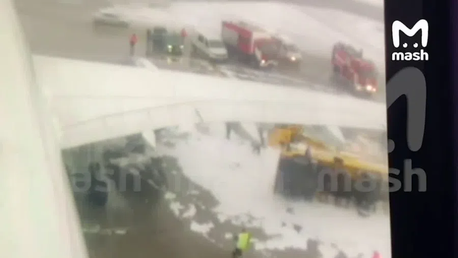 В Шереметьево самолёт, вылетающий в Мексику, зацепил поливочную машину. Есть пострадавшие