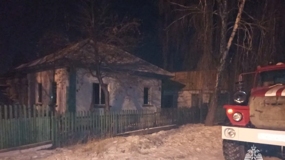 43-летняя женщина погибла при пожаре в частном доме Искитима. Спустя шесть часов житель Новосибирске погиб при похожем возгорании