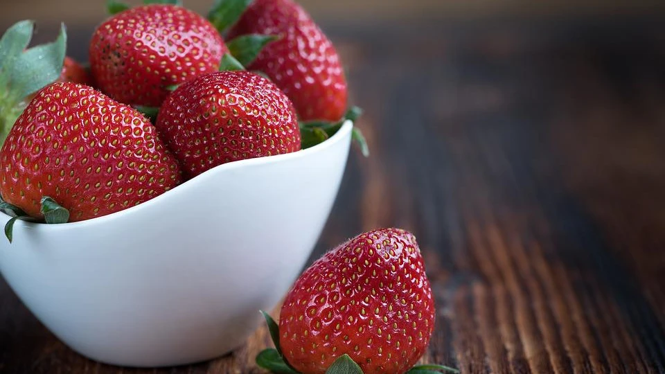 Специалисты назвали лучший способ хранения клубники, чтобы ягода «хранилась несколько дней»
