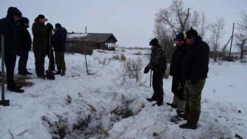Житель Новосибирской области забил свою возлюбленную кочергой до смерти, а останки закопал около своего дома