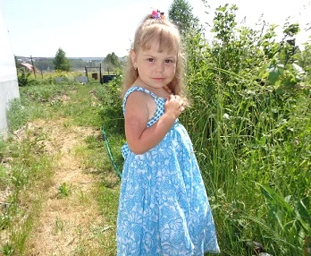 алина 4-летняя Алина начинает чувствовать давление и боли в животе. Врачи говорят, что опухоль развивалась в течение трех лет