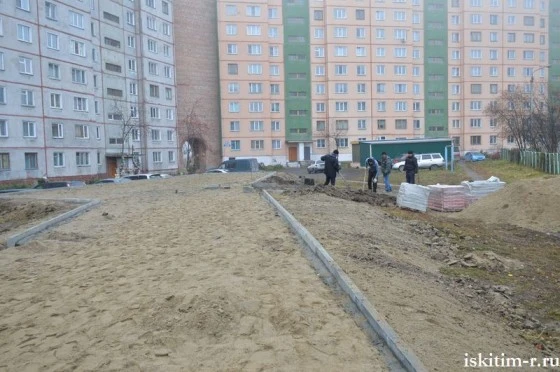Ремонт идет во дворах