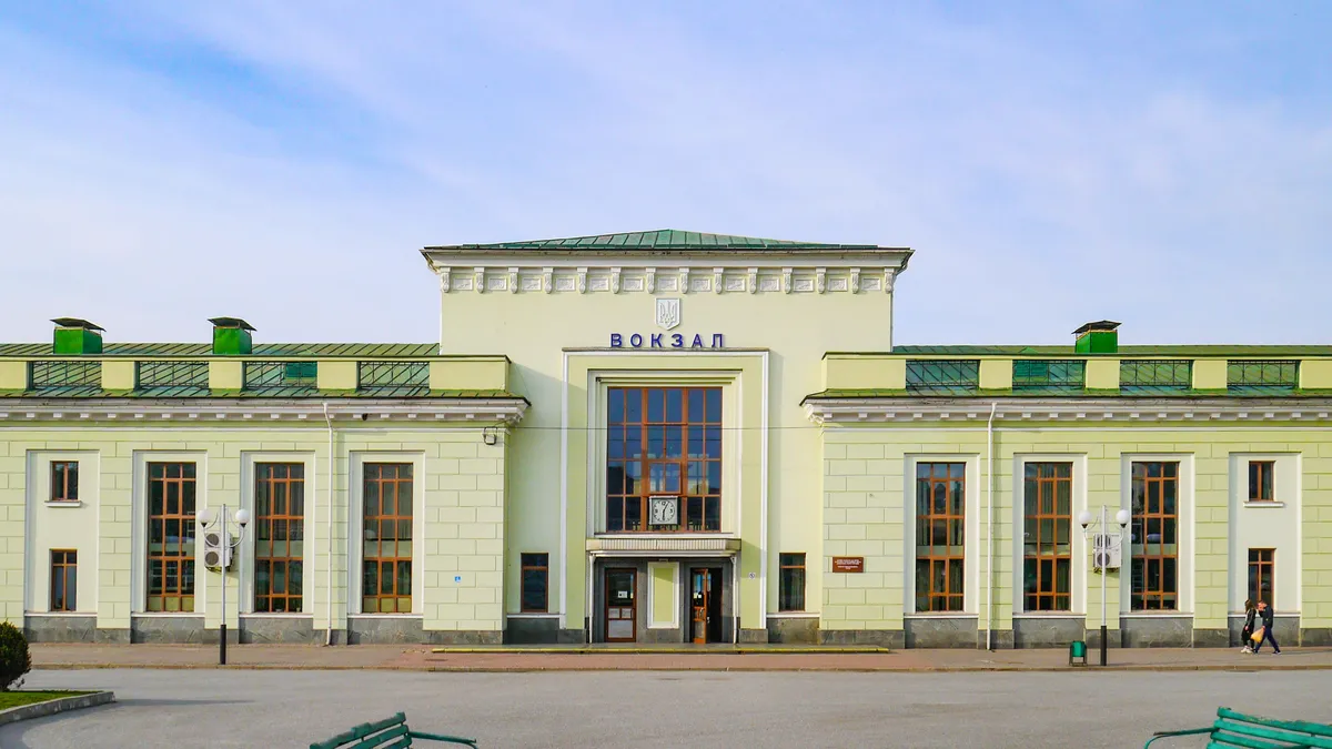 Вокзал станции Шепетовка. Фото: Posterrr / Википедия