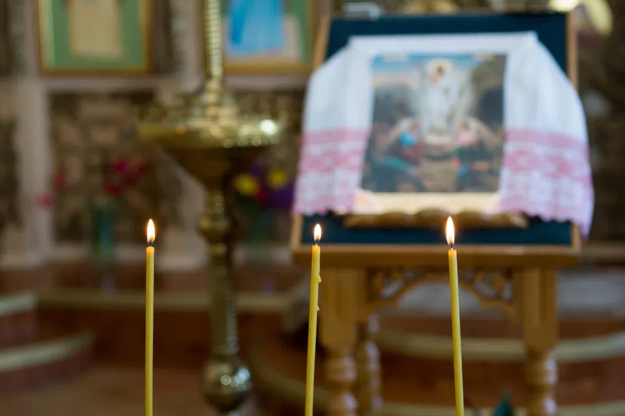 На похоронах всегда зажигаются поминальные свечи. Фото: Pixabay.com