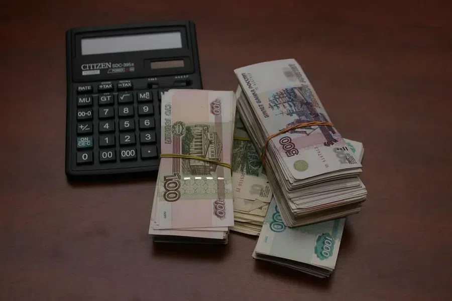 Детектив обнаружил странности в деле кассирши, укравшей 23 млн рублей в банке Ачинска
