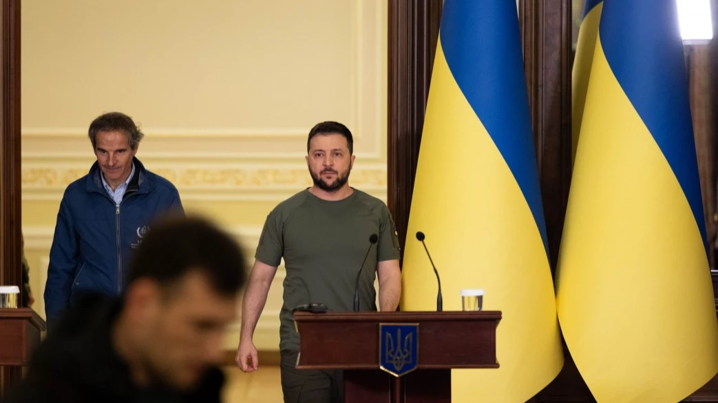 Президент Украину заявил, что в полку «Азов»* нет радикальных действий. Силовикам лично благодарен Зеленский