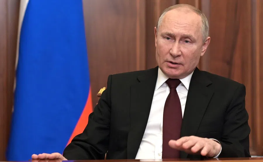 Путин по телефону Макрону: «в политическом управлении государством важную роль играют именно нацисты»