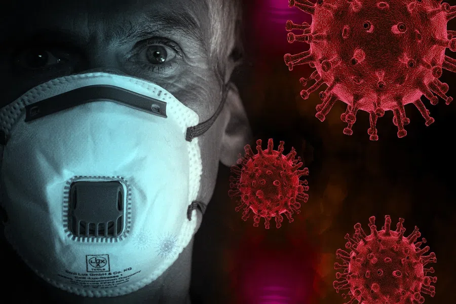 Третья прививка от коронавируса защитит россиян от нового штамма «омикрон», заявил доктор Мясников
