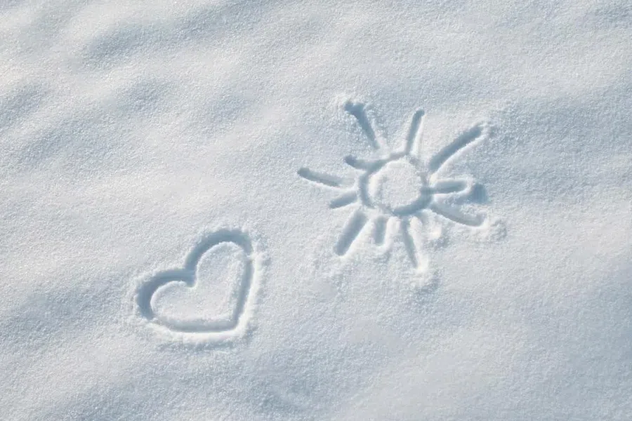 Восхитительные открытки в День рисования солнца на снегу 31 января
